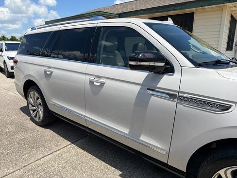 Used 2022 Lincoln Navigator L Reserve RWD image 10