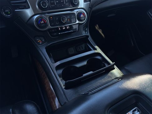 Used 2020 Chevrolet Suburban Premier image 15