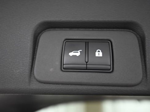 Used 2025 Nissan Rogue SV AWD/4WD image 19