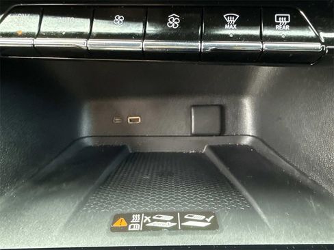 Used 2026 Chevrolet Traverse LT image 20