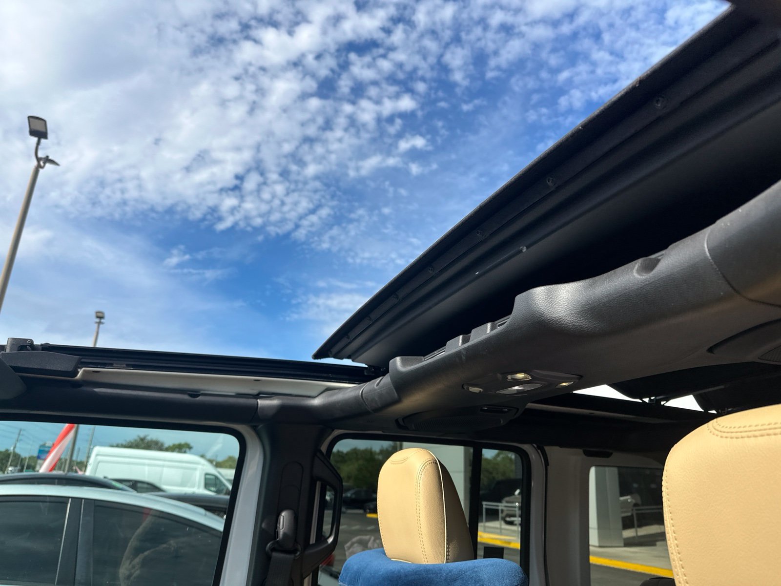 Used 2019 Jeep Wrangler Unlimited Sahara AWD/4WD image 13