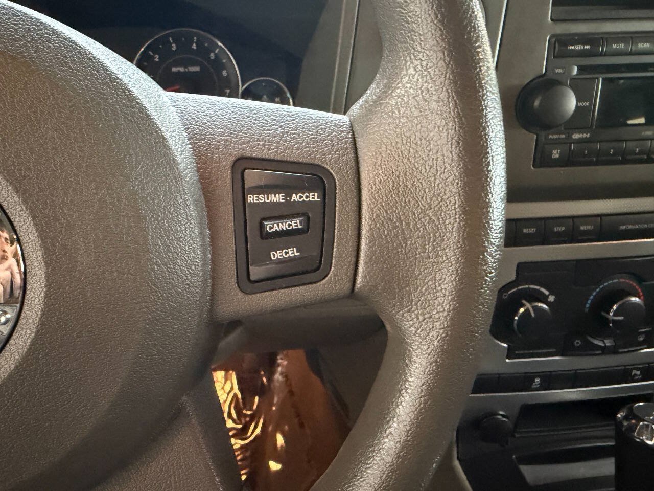 Used 2007 Jeep Commander Sport AWD/4WD image 25