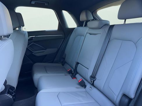 Used 2025 Audi Q3 2.0T Premium w/ Black Optic Sport Package image 44