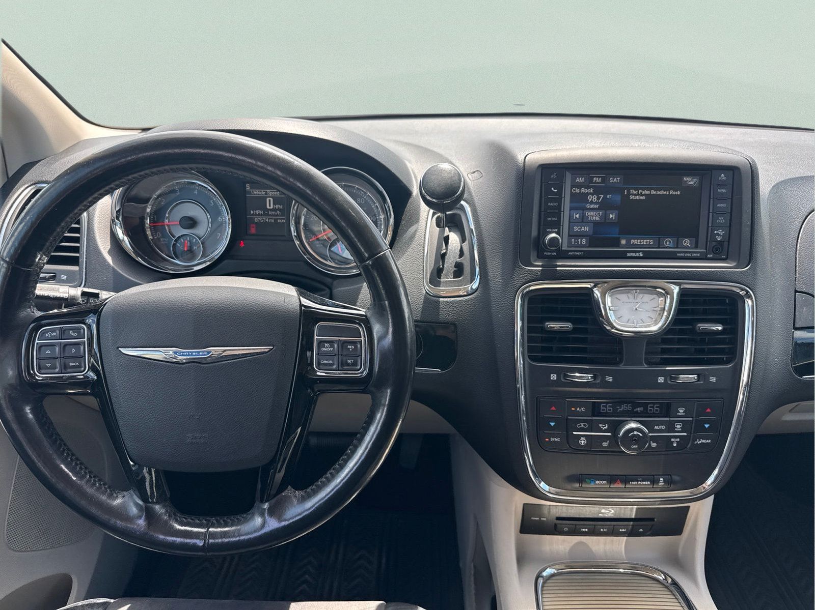 Certified 2016 Chrysler Town & Country Limited FWD image 15