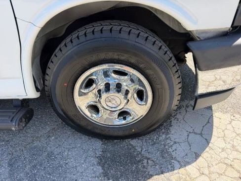 Used 2017 Chevrolet Express 3500 LT w/ LT Preferred Equipment Group RWD image 13