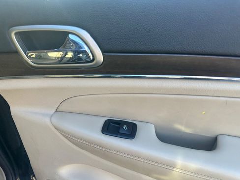 Used 2017 Jeep Grand Cherokee Limited image 20