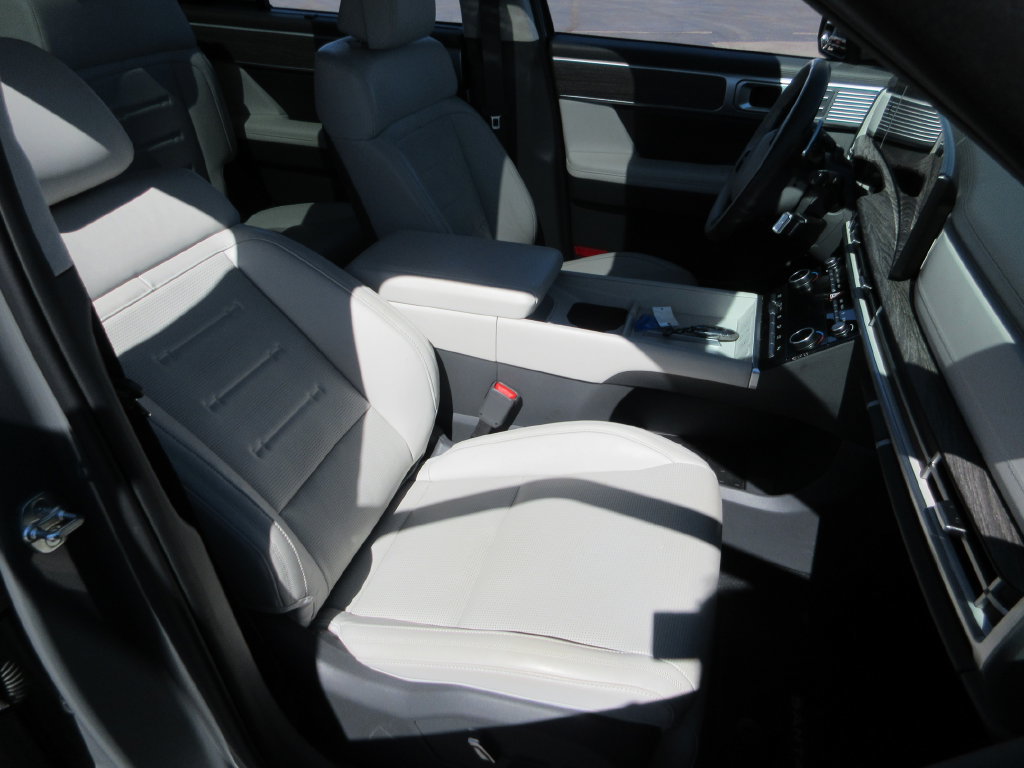 Used 2024 Hyundai Santa Fe Calligraphy AWD/4WD image 25