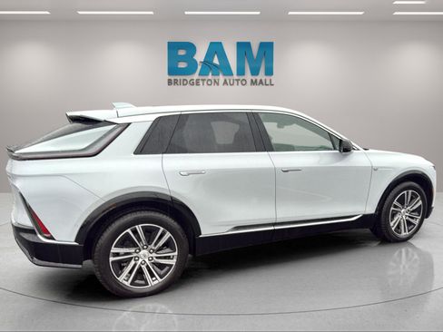 New 2026 Cadillac Lyriq Luxury image 10