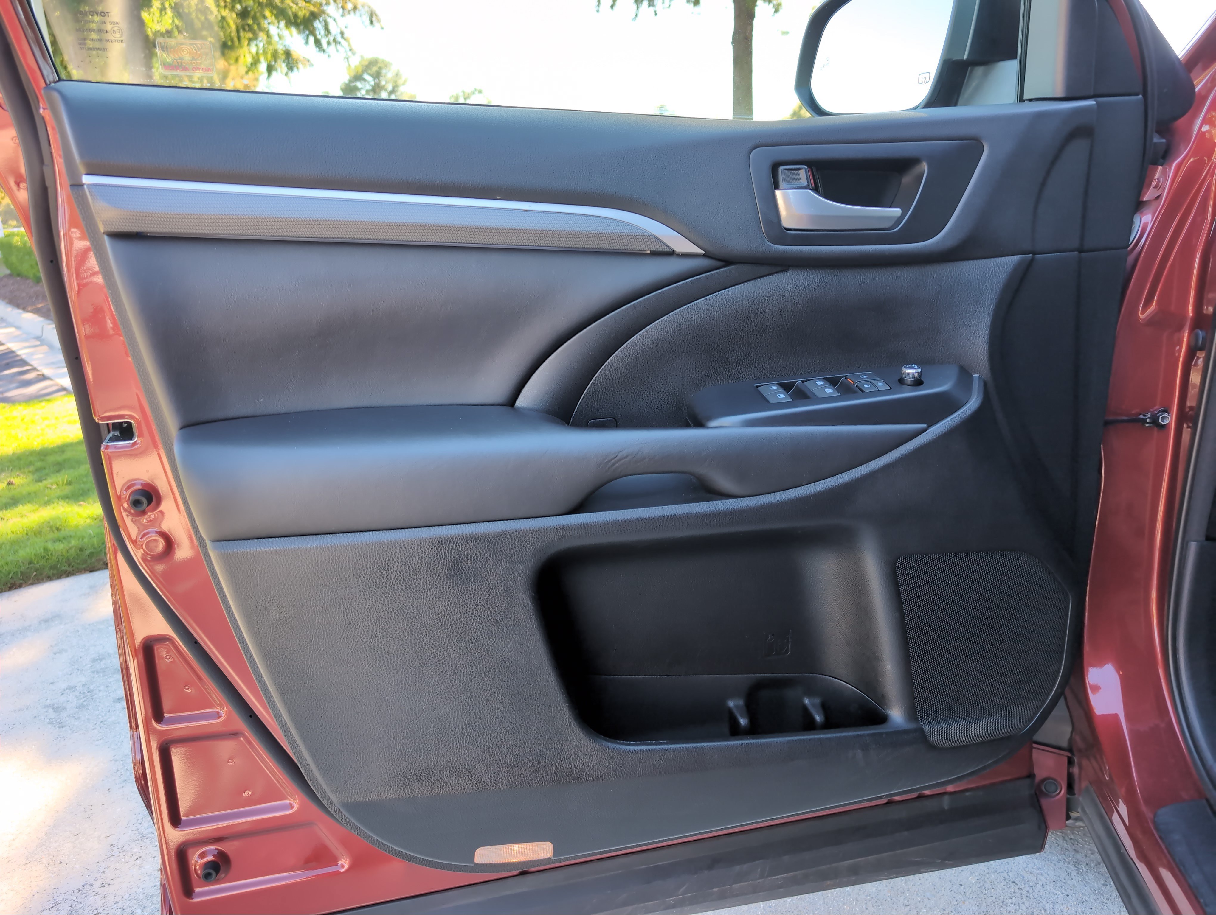 Used 2018 Toyota Highlander SE AWD/4WD image 14