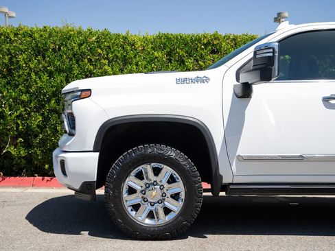 Used 2024 Chevrolet Silverado 2500 High Country w/ High Country Premium Package AWD/4WD image 5