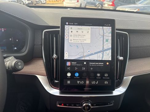 Certified 2025 Volvo XC90 B6 Plus image 25