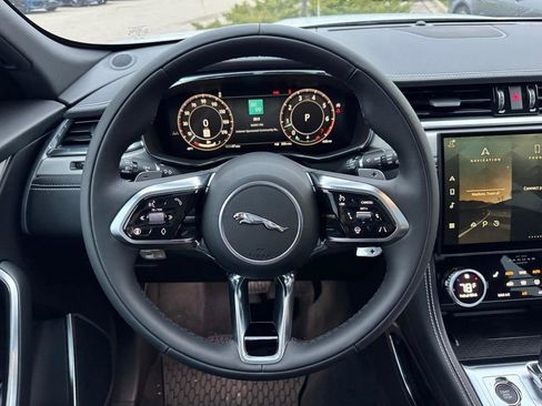 Used 2025 Jaguar F-PACE R-Dynamic S image 8