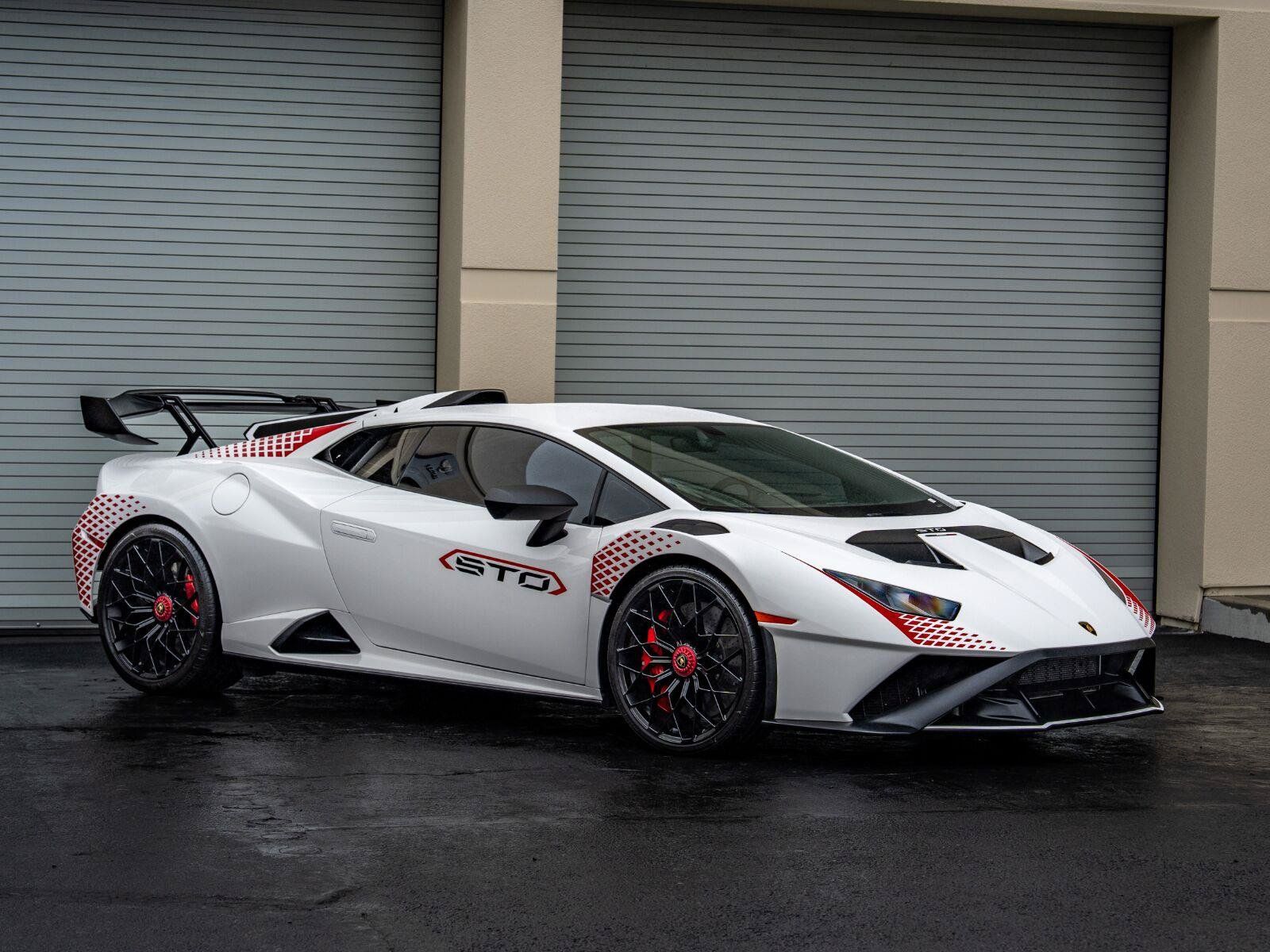 Used 2022 Lamborghini Huracan STO RWD image 9