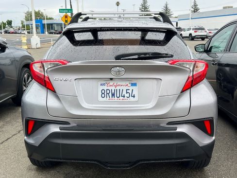 Used 2020 Toyota C-HR XLE FWD image 5