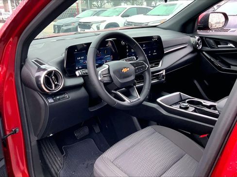 Used 2026 Chevrolet Equinox LT FWD image 16