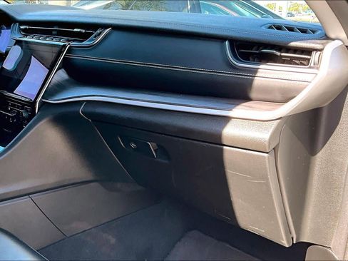 Used 2024 Jeep Grand Cherokee L Limited image 19