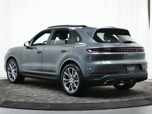 Used 2025 Porsche Cayenne image 3