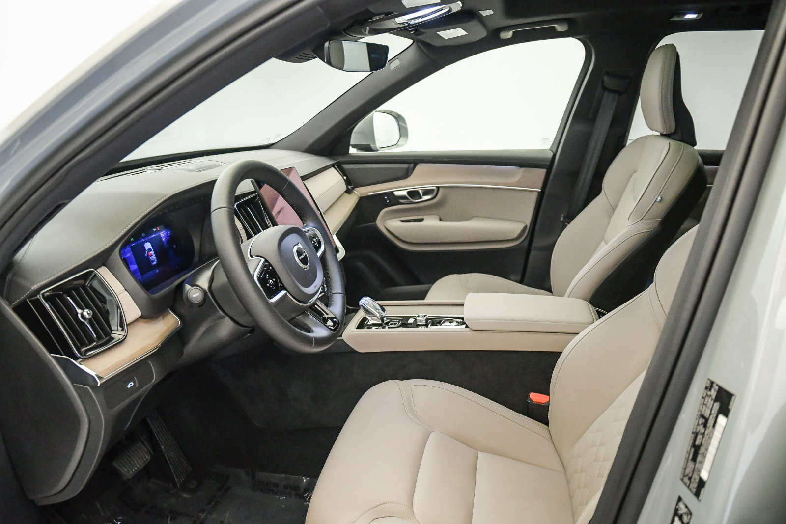 Certified 2026 Volvo XC90 B6 Plus AWD/4WD image 18