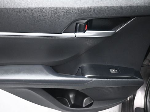 Used 2019 Toyota Camry LE image 29