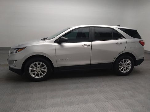 Used 2021 Chevrolet Equinox LS w/ LS Convenience Package FWD image 2