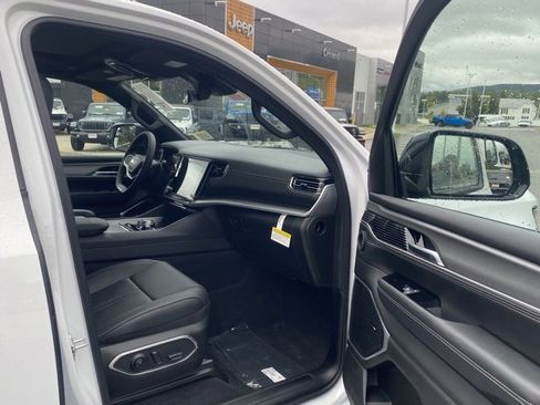 New 2025 Jeep Wagoneer L Series II w/ Convenience Group I image 37