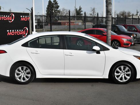 Used 2024 Toyota Corolla LE image 9