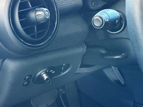 Used 2015 MINI Cooper 4-Door Hardtop image 10