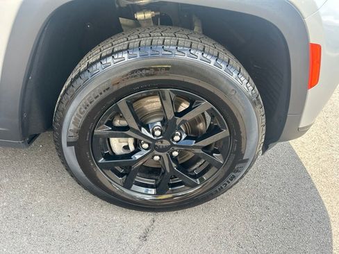 Used 2024 Jeep Grand Cherokee L Laredo AWD/4WD image 32