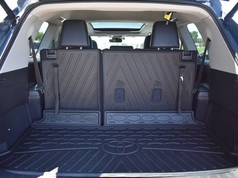 Used 2024 Toyota Grand Highlander AWD image 39