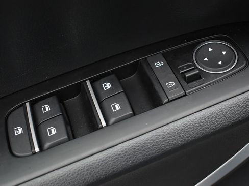 Used 2025 Kia Soul LX FWD image 19