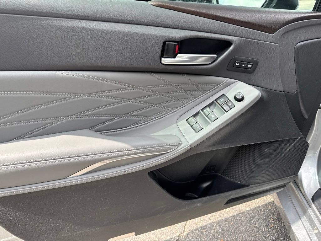 Used 2021 Toyota Avalon Limited w/ Advanced Safety Package FWD image 7