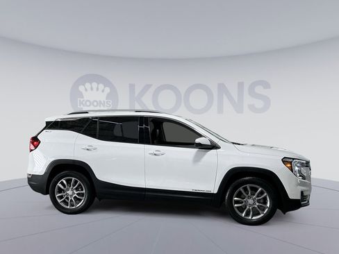 Used 2022 GMC Terrain SLT w/ Tech Package image 17