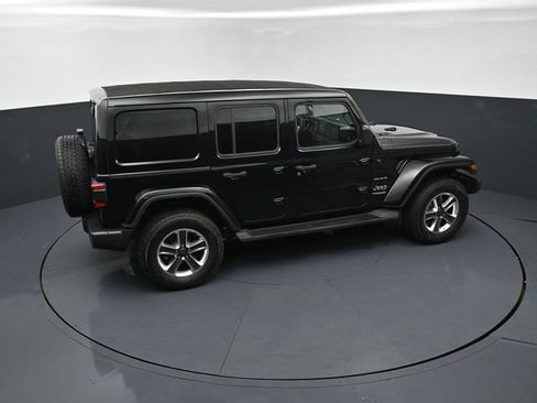Used 2022 Jeep Wrangler Unlimited Sahara w/ Cold Weather Group AWD/4WD image 18