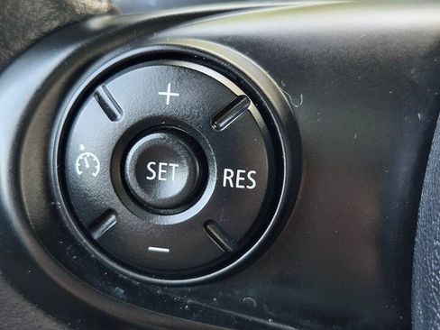 Used 2015 MINI Cooper 4-Door Hardtop FWD image 28