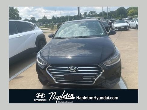 Used 2020 Hyundai Accent SE FWD image 1