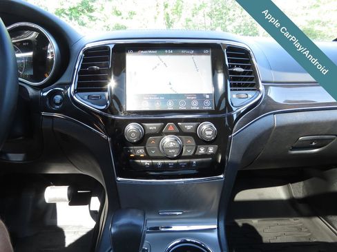 Used 2020 Jeep Grand Cherokee Overland AWD/4WD image 26
