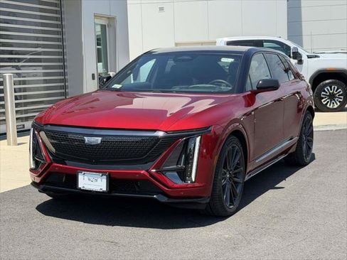 Used 2026 Cadillac Lyriq V AWD/4WD image 3