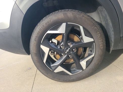 Used 2024 Kia Seltos EX image 10