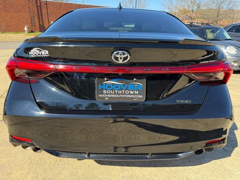Used 2019 Toyota Avalon XSE image 4