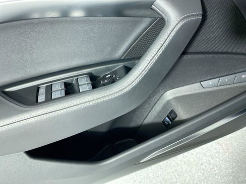 Certified 2022 Audi e-tron Premium Plus w/ Premium Plus Package image 10