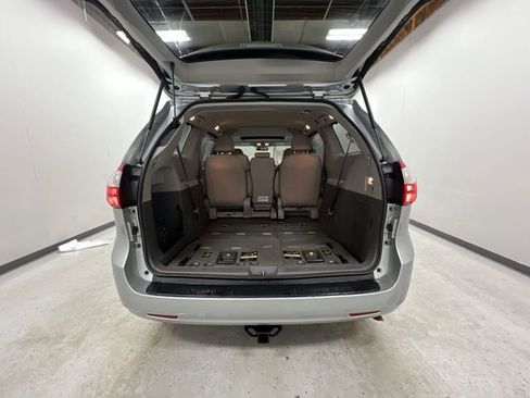 Used 2015 Toyota Sienna XLE image 25