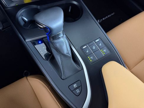 Used 2024 Lexus UX 250h FWD w/ Premium Package image 14