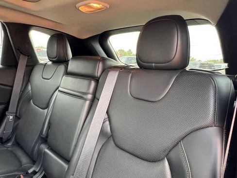 Used 2018 Jeep Cherokee Limited w/ Luxury Group AWD/4WD image 5