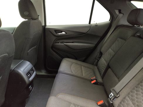 Used 2021 Chevrolet Equinox LT image 18