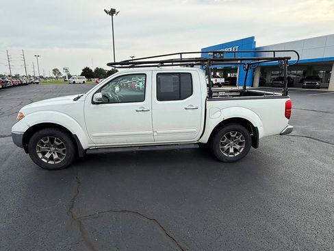 Used 2015 Nissan Frontier SL AWD/4WD image 6