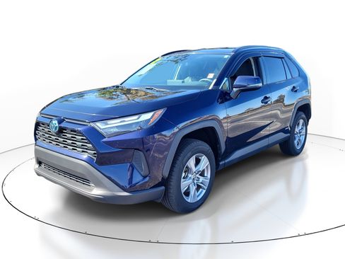 Used 2022 Toyota RAV4 XLE image 3