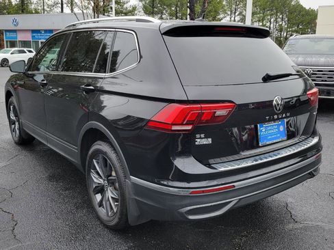 Used 2022 Volkswagen Tiguan SE w/ Panoramic Sunroof Package image 4