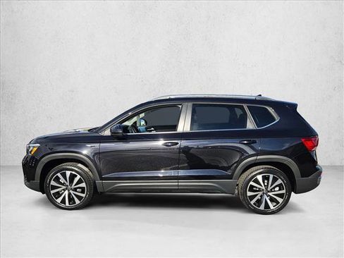 Certified 2024 Volkswagen Taos SE image 9