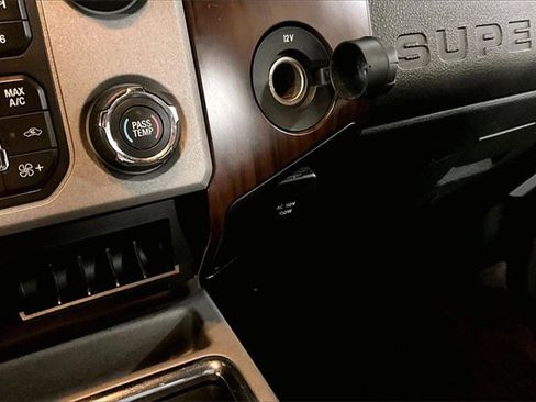 Used 2015 Ford F250 Lariat w/ Lariat Interior Package image 26