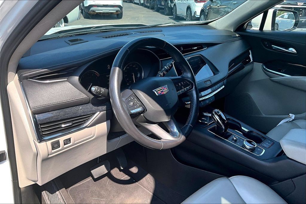 Used 2023 Cadillac XT4 Premium Luxury w/ Driver Assist Package FWD image 5